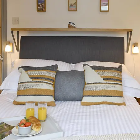 Elizabeth * Hinderwell